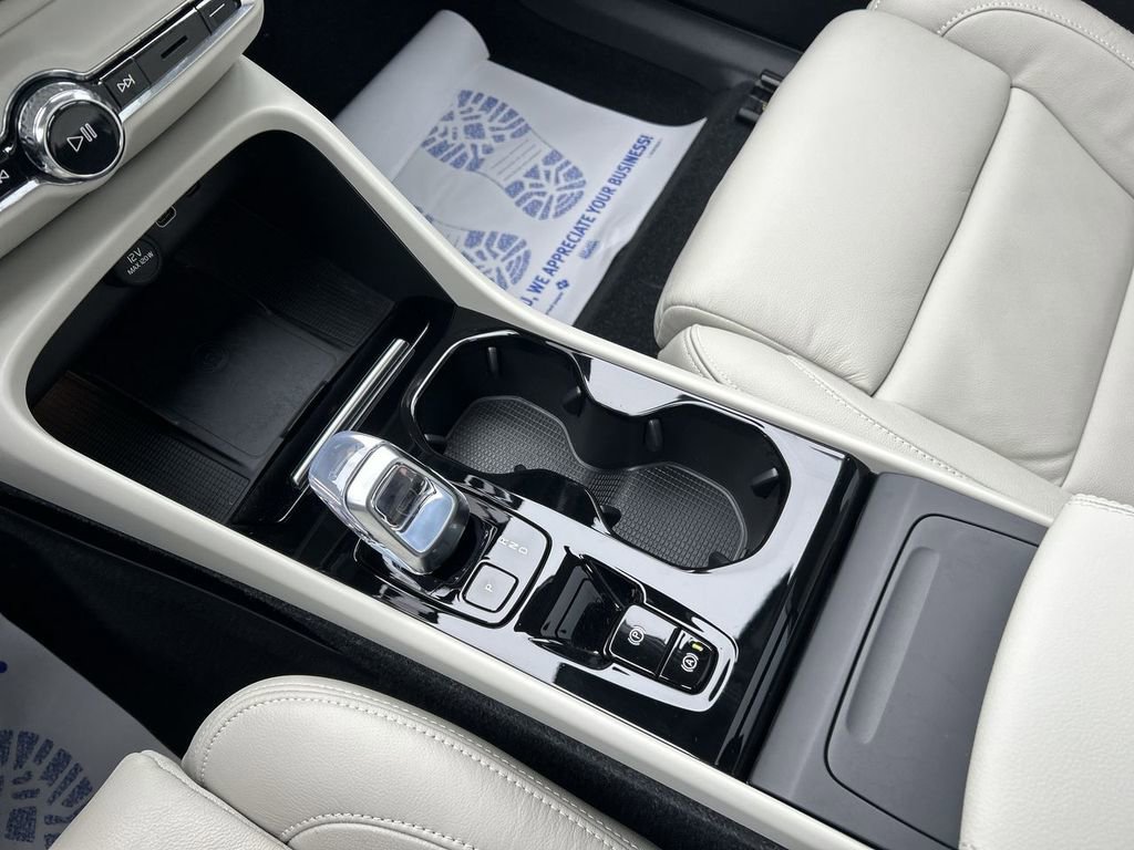 Certified 2023 Volvo XC40 B5 Plus w/ Driver Assist Package image 22