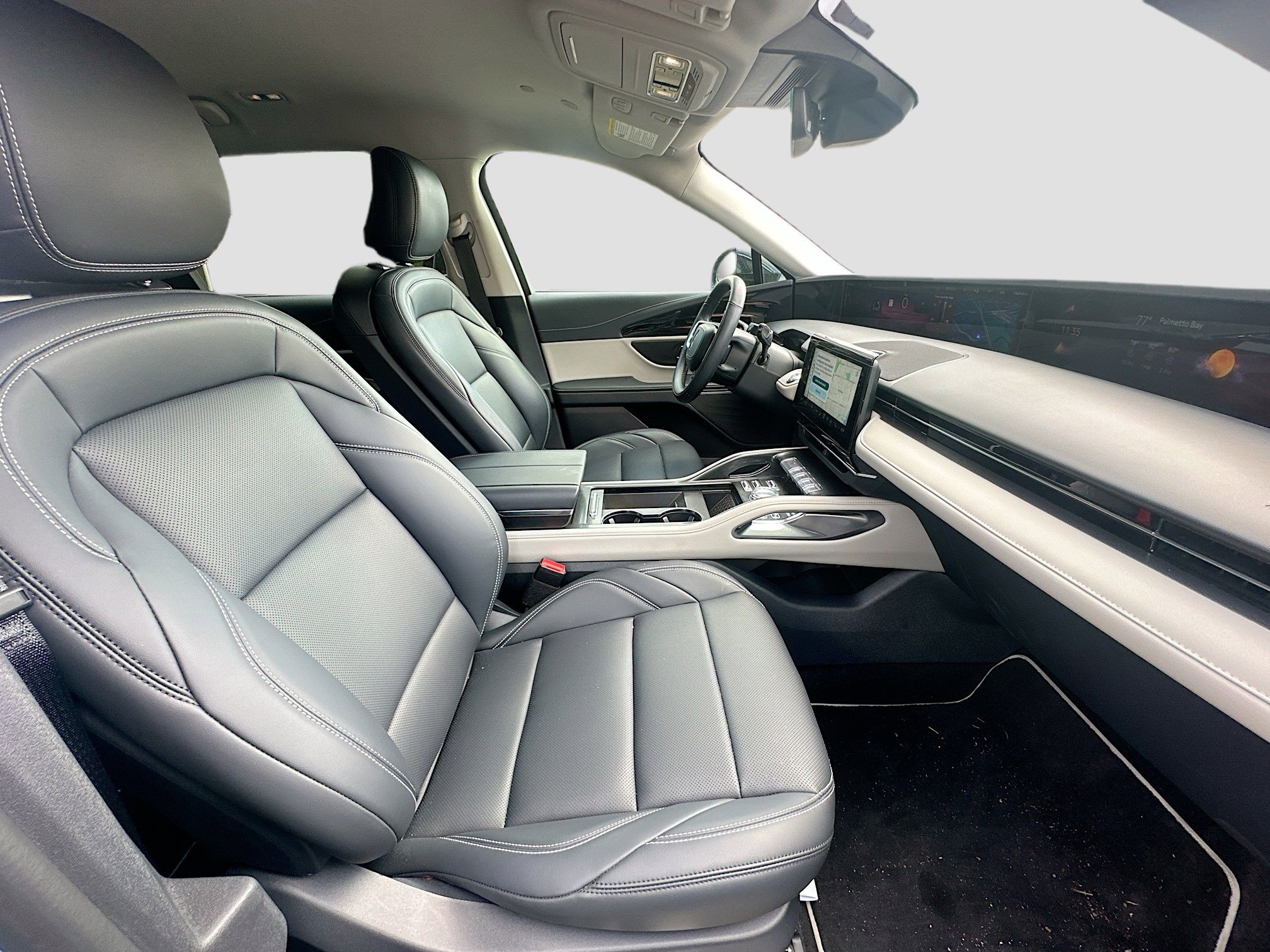 Used 2025 Lincoln Nautilus Premier image 30