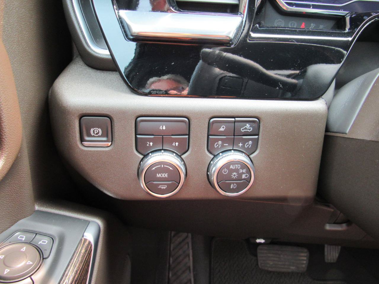 Used 2025 GMC Sierra 2500 SLE w/ SLE Convenience Package AWD/4WD image 24