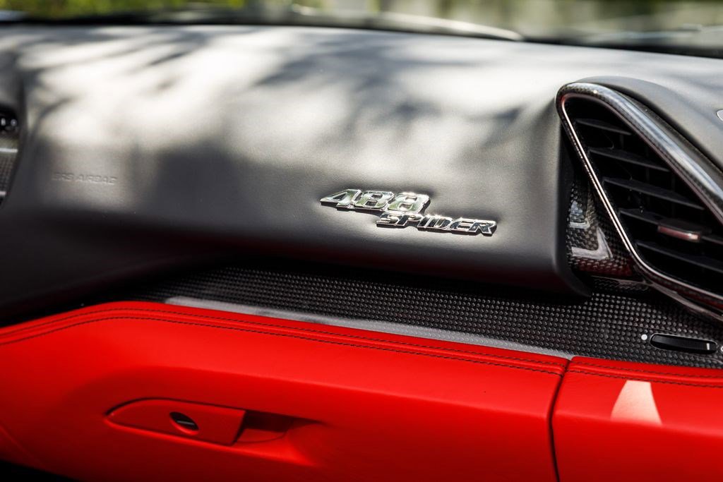 Used 2018 Ferrari 488 Spider image 15