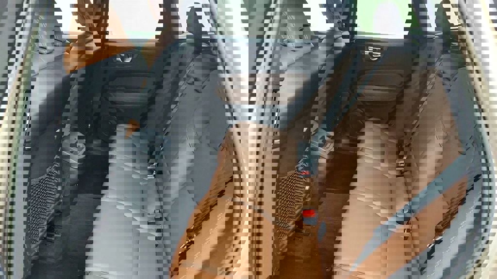 Used 2023 Volvo XC60 B5 Plus w/ Protection Package Premier AWD/4WD image 21