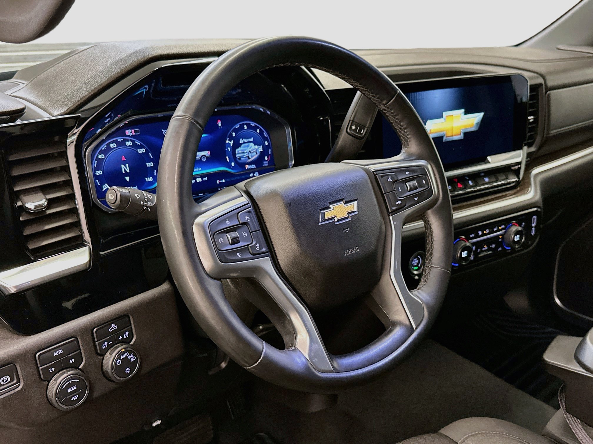 Used 2024 Chevrolet Silverado 1500 LT AWD/4WD image 18