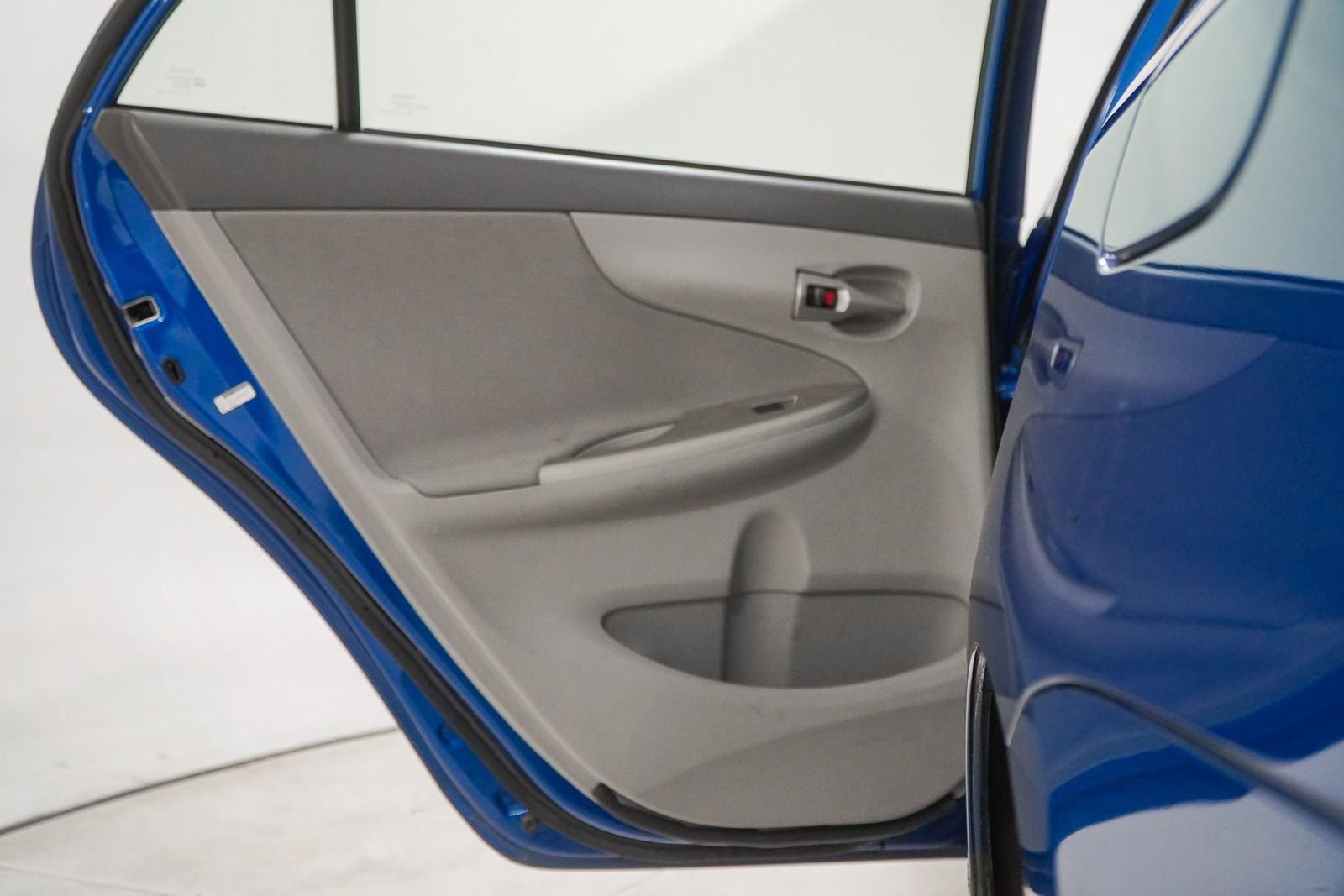 Used 2010 Toyota Corolla LE image 37