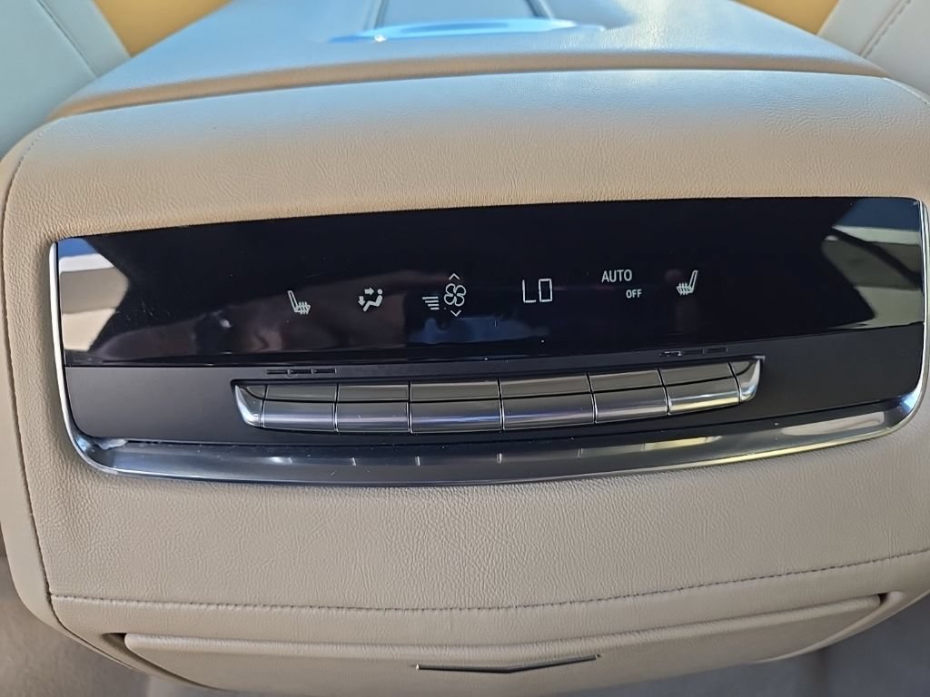 Used 2024 Cadillac Escalade Premium Luxury AWD/4WD image 59