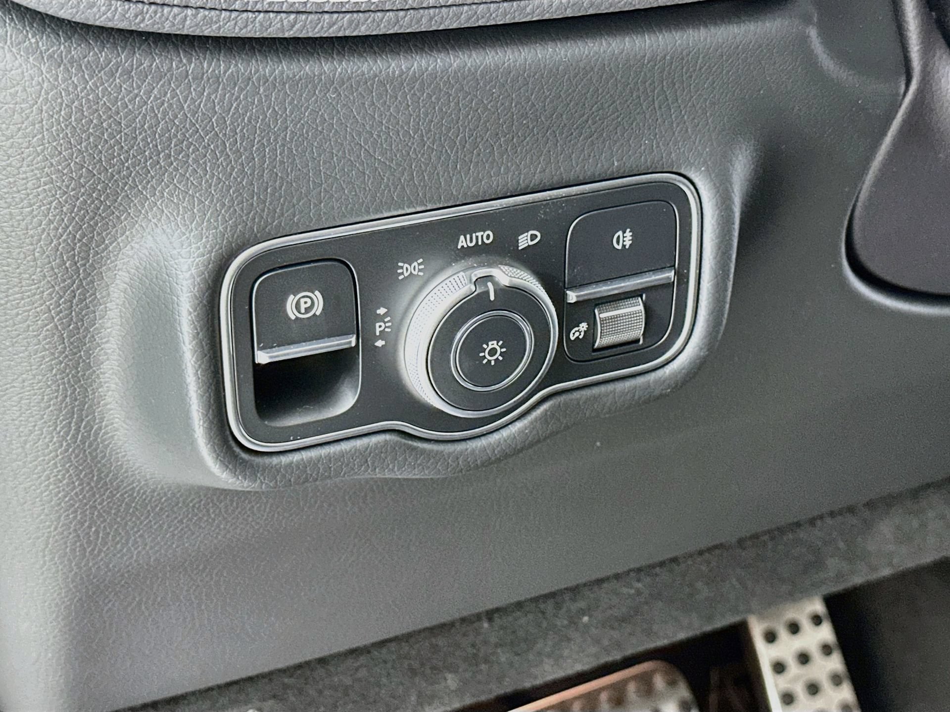 New 2027 Mercedes-Benz G 580 e image 11