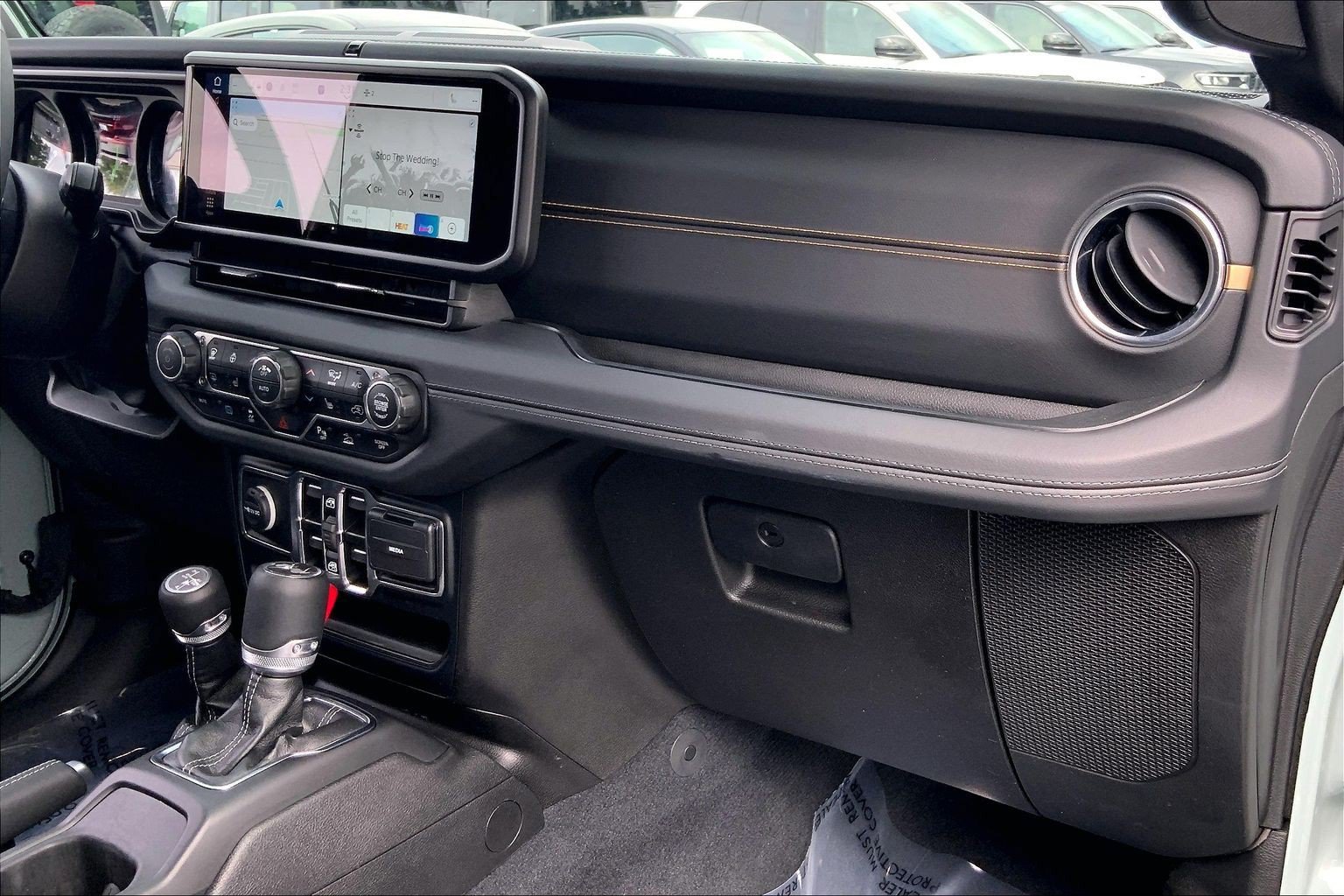 Certified 2024 Jeep Wrangler Unlimited Sahara w/ Technology Group AWD/4WD image 18