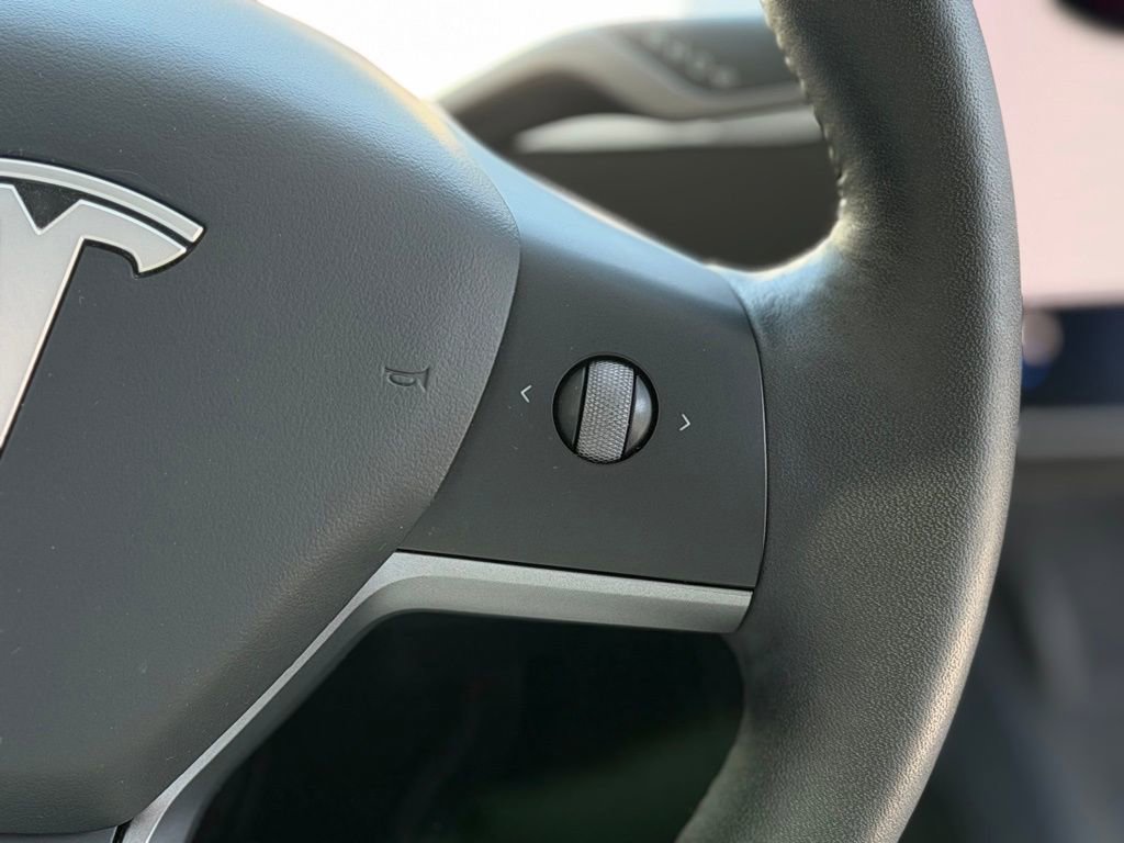 Used 2021 Tesla Model Y Long Range AWD/4WD image 45