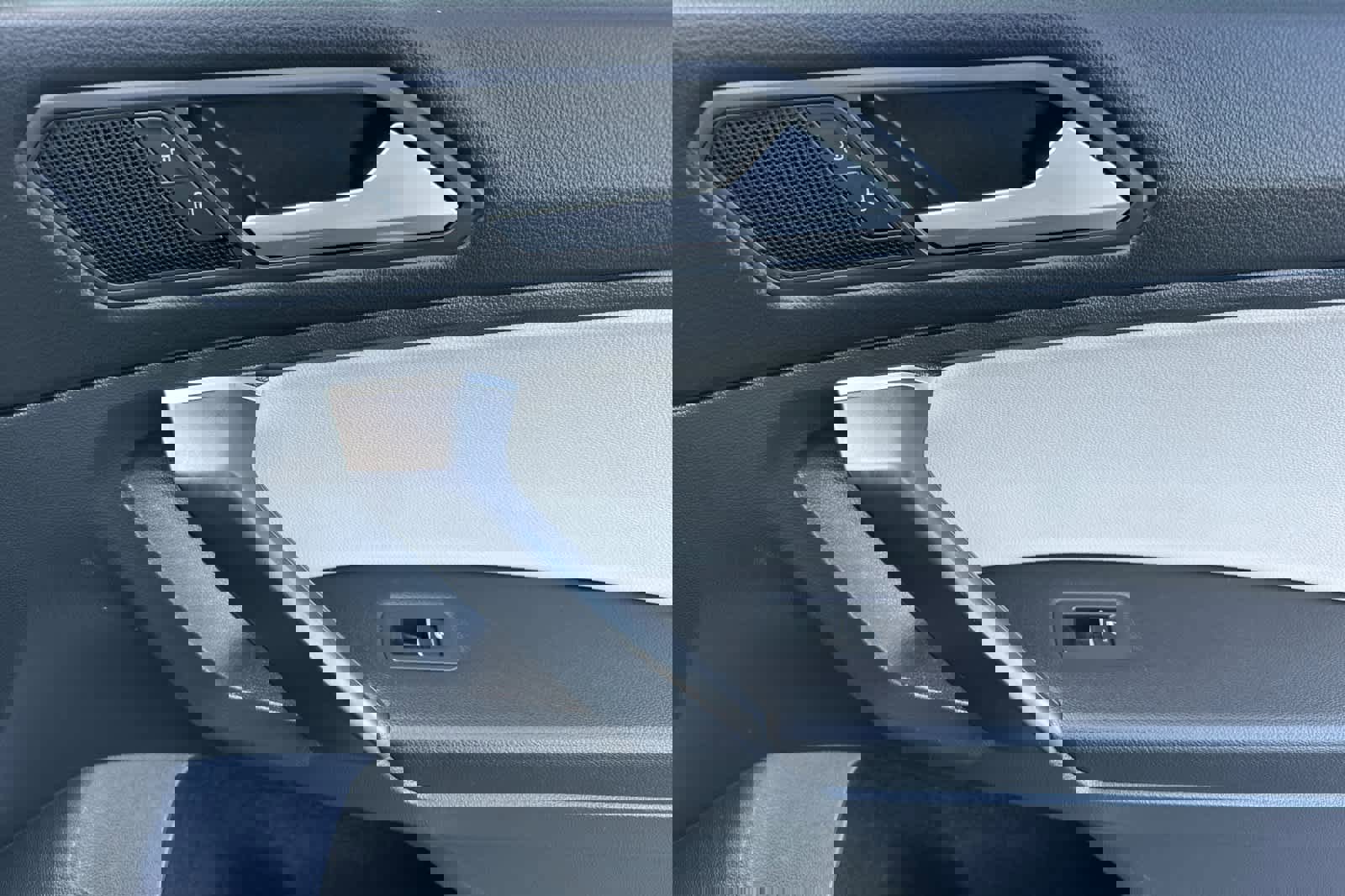 Used 2021 Volkswagen Tiguan SE w/ Panoramic Sunroof Package image 20