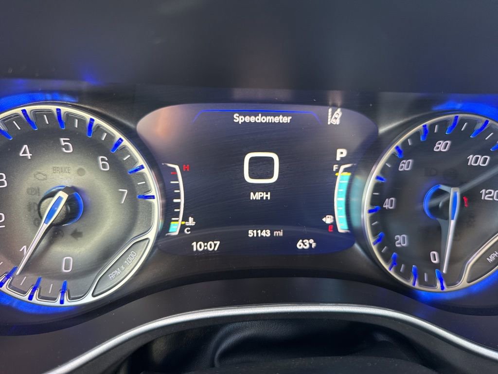 Used 2024 Chrysler Pacifica Touring-L image 9