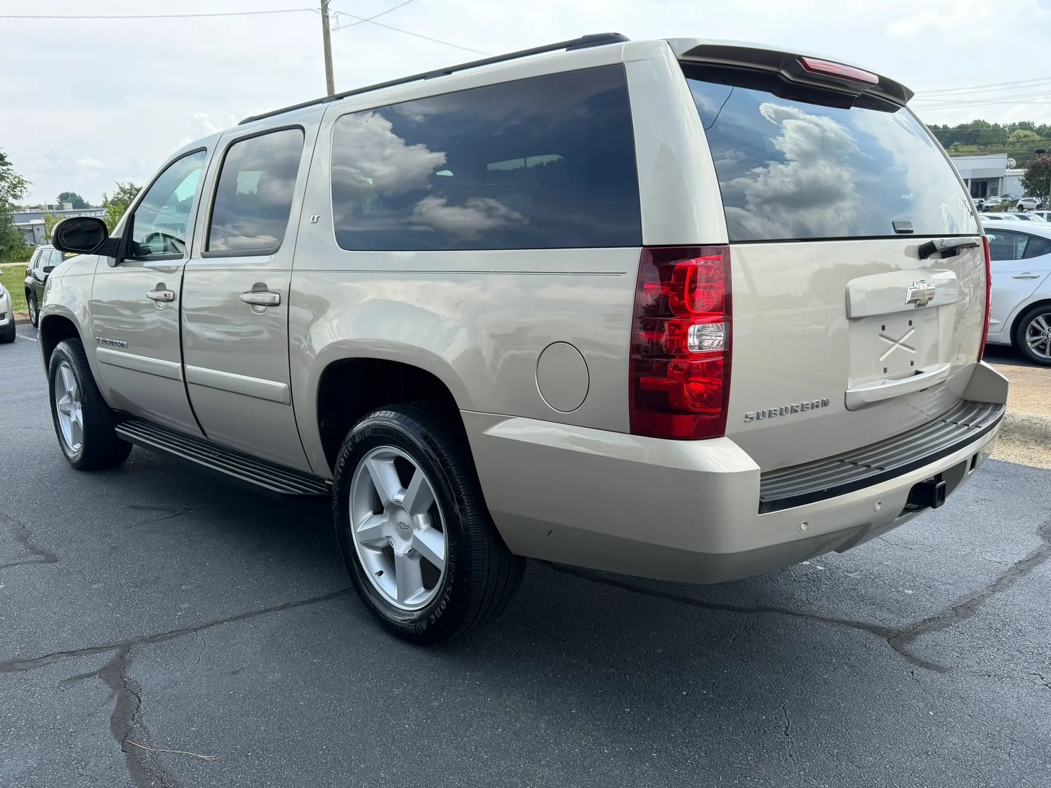 Used 2008 Chevrolet Suburban LT w/ LT Preferred Equipment Group RWD image 5