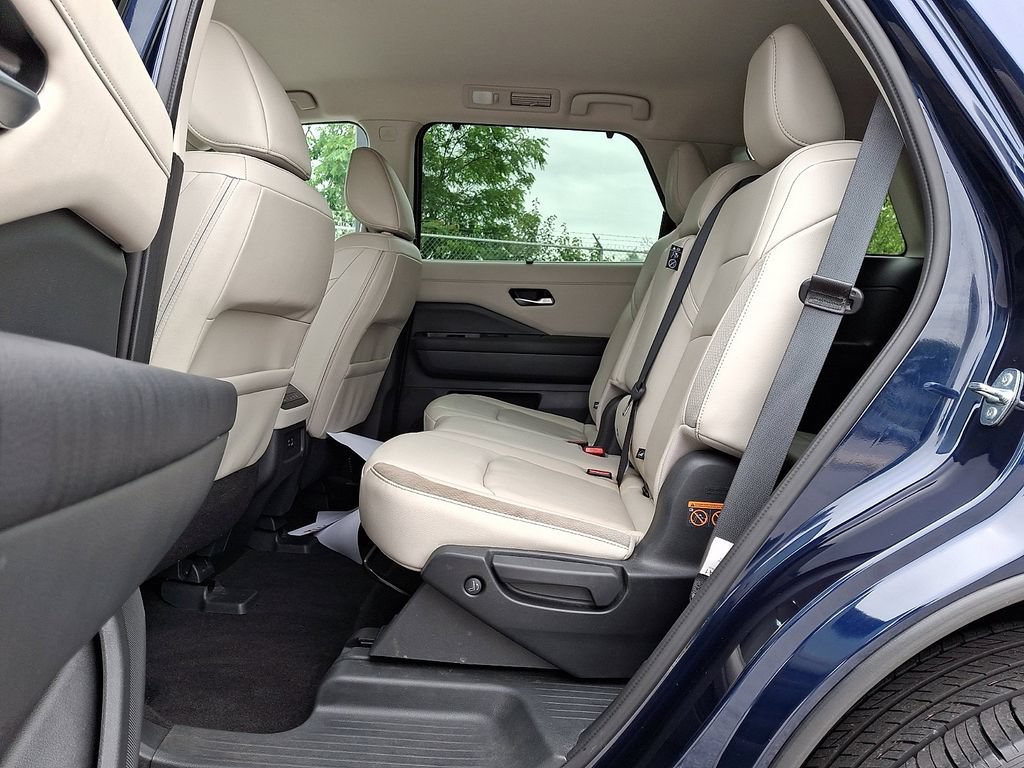 Used 2023 Nissan Pathfinder SL AWD/4WD image 13