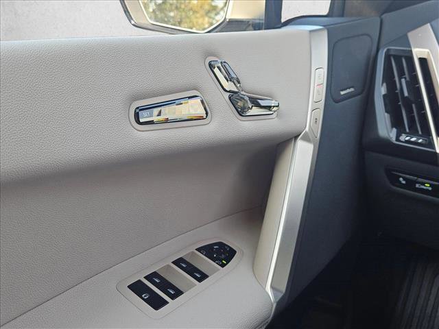 Used 2023 BMW iX xDrive50 w/ Premium Package image 23