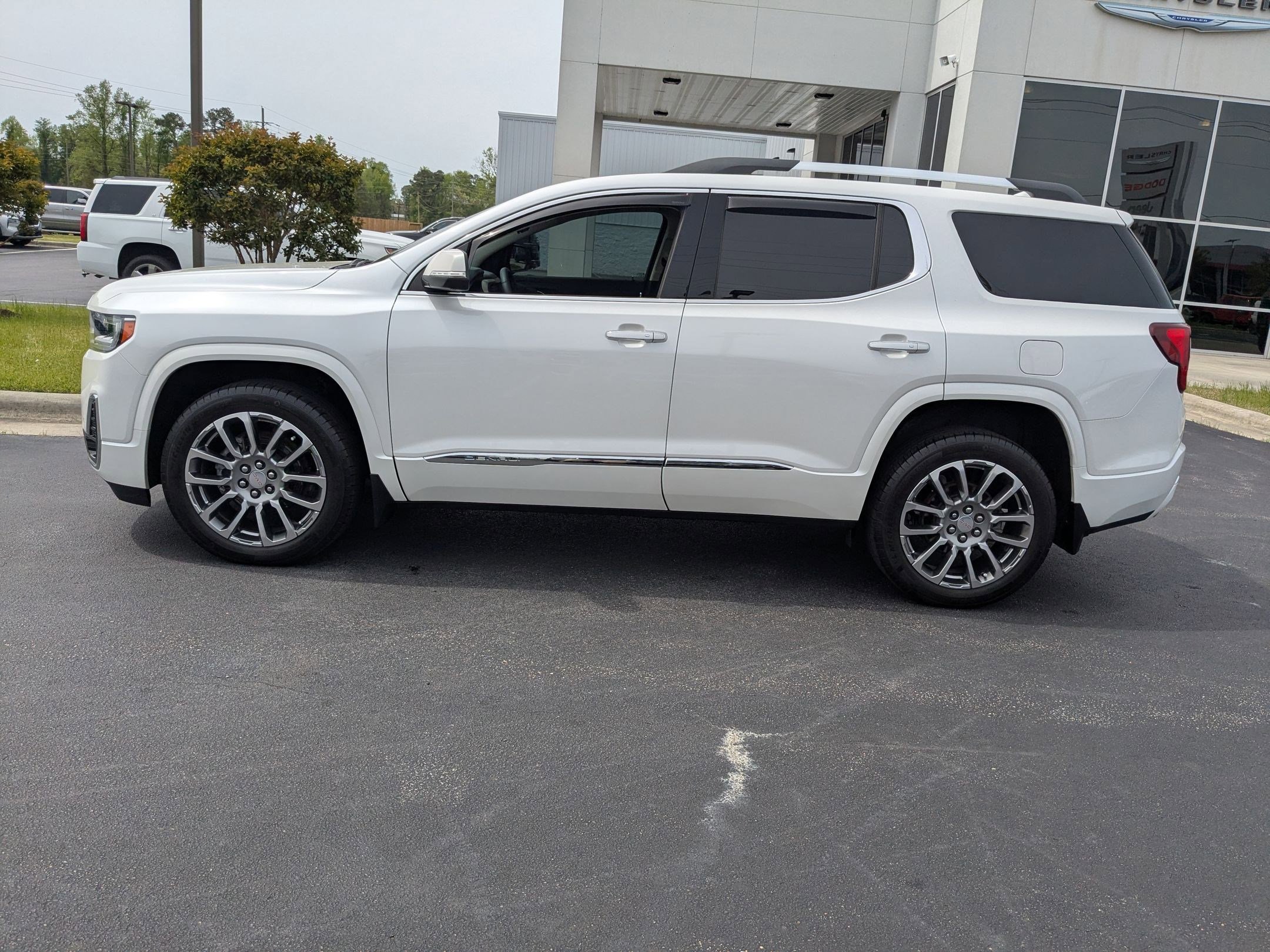 Used 2022 GMC Acadia Denali w/ Denali Technology Package image 8