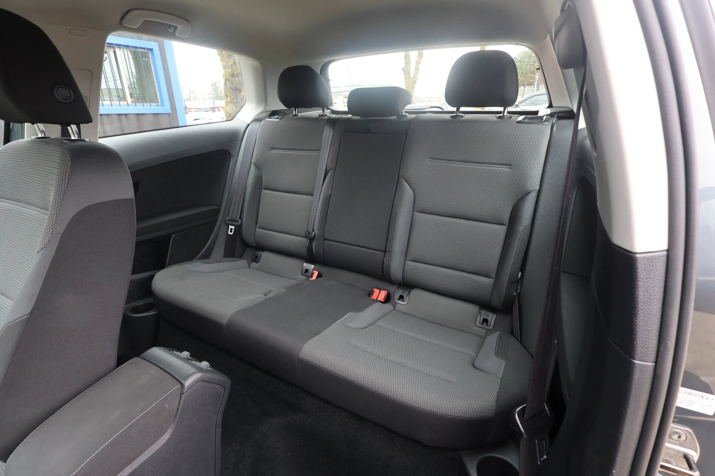 Used 2015 Volkswagen Golf Launch Edition FWD image 27
