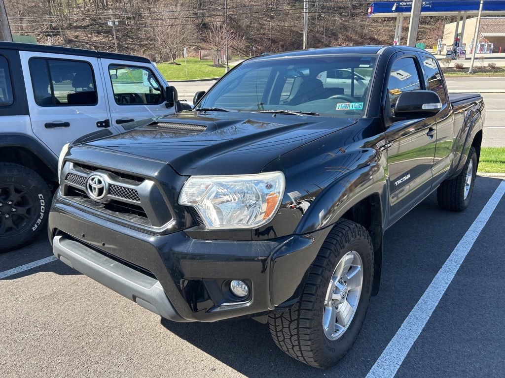 Used 2014 Toyota Tacoma 4x4 Access Cab V6 w/ TRD Sport Package image 2