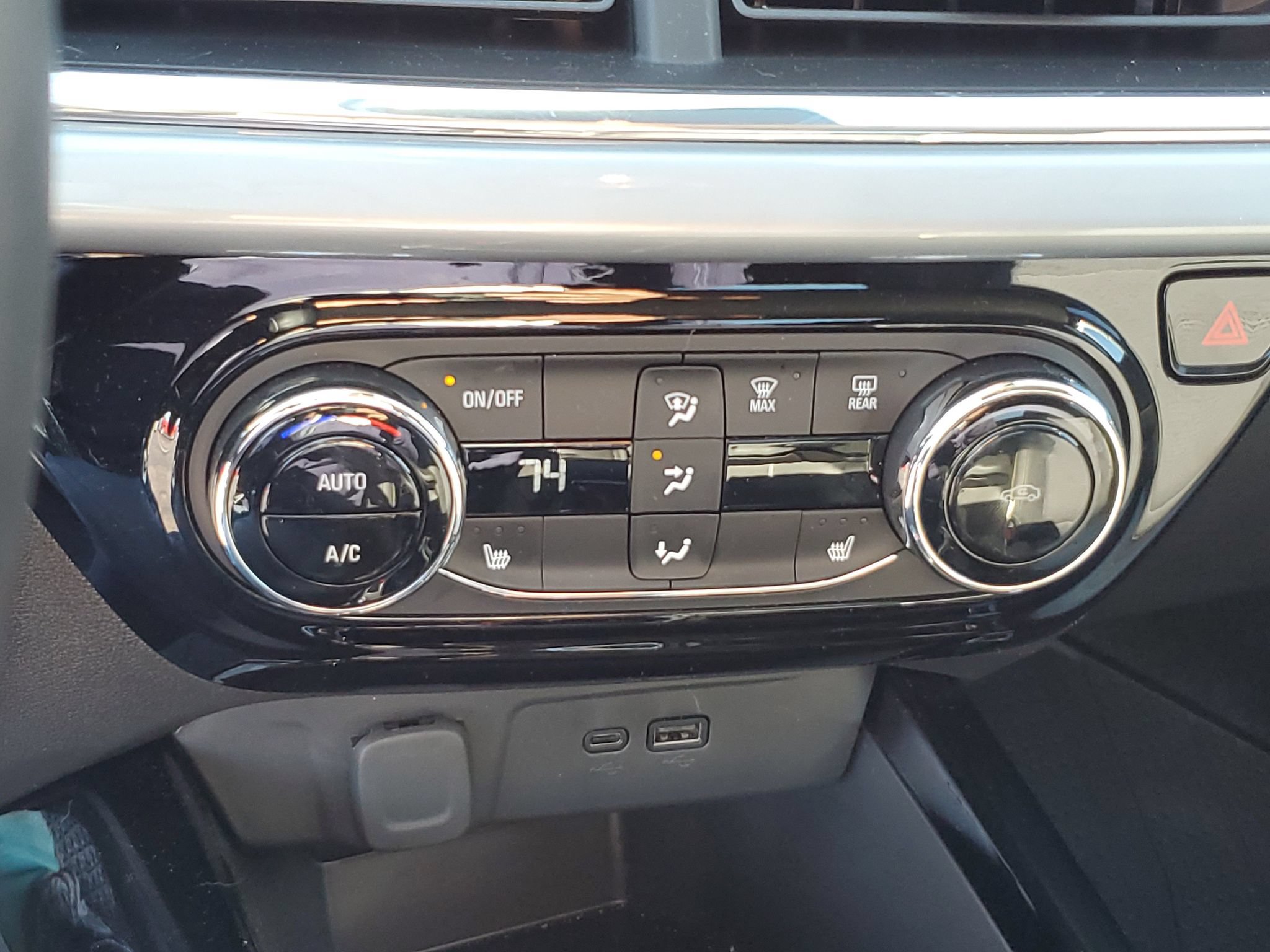 Used 2025 Chevrolet Trax LT FWD image 23