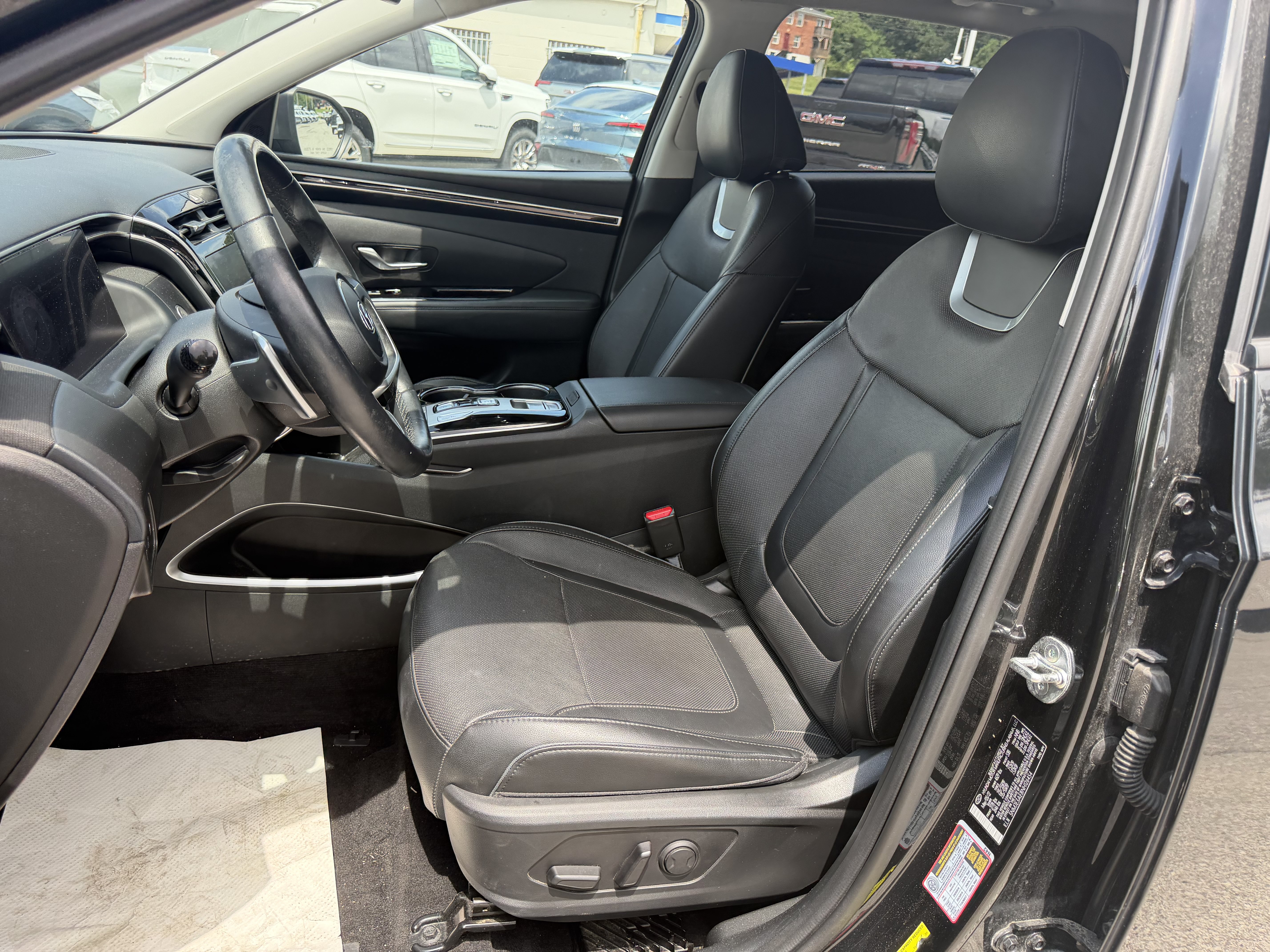 Used 2022 Hyundai Tucson Limited w/ Cargo Package FWD image 13