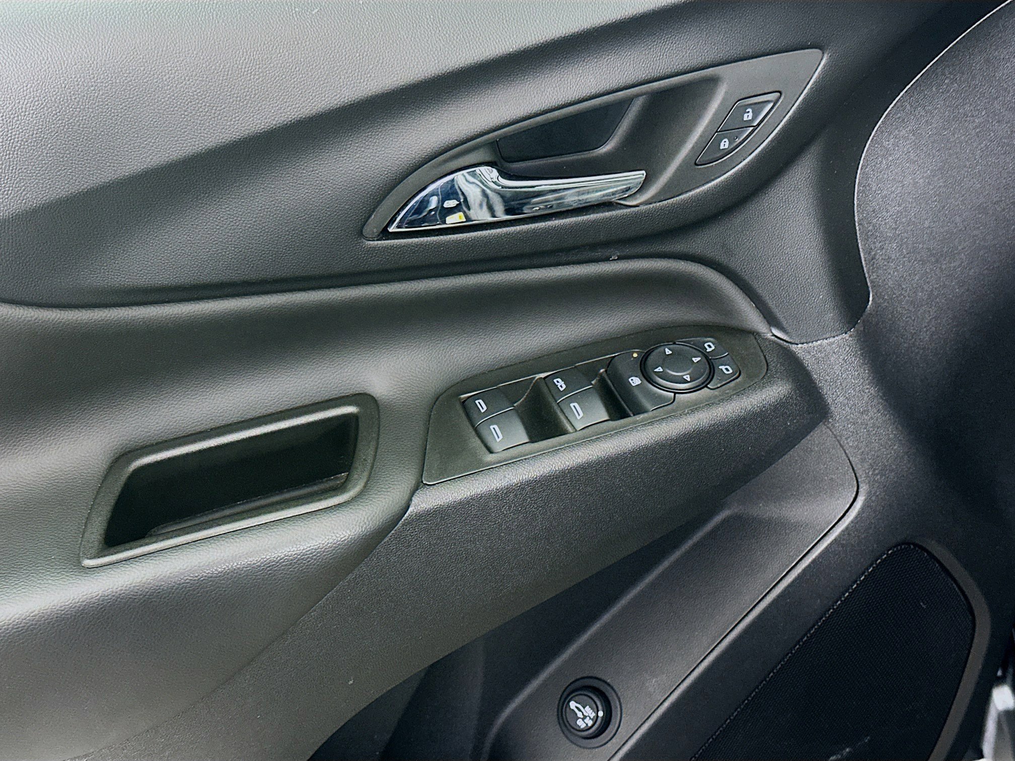 Used 2024 Chevrolet Equinox LT w/ LPO, Floor Liner Package FWD image 15