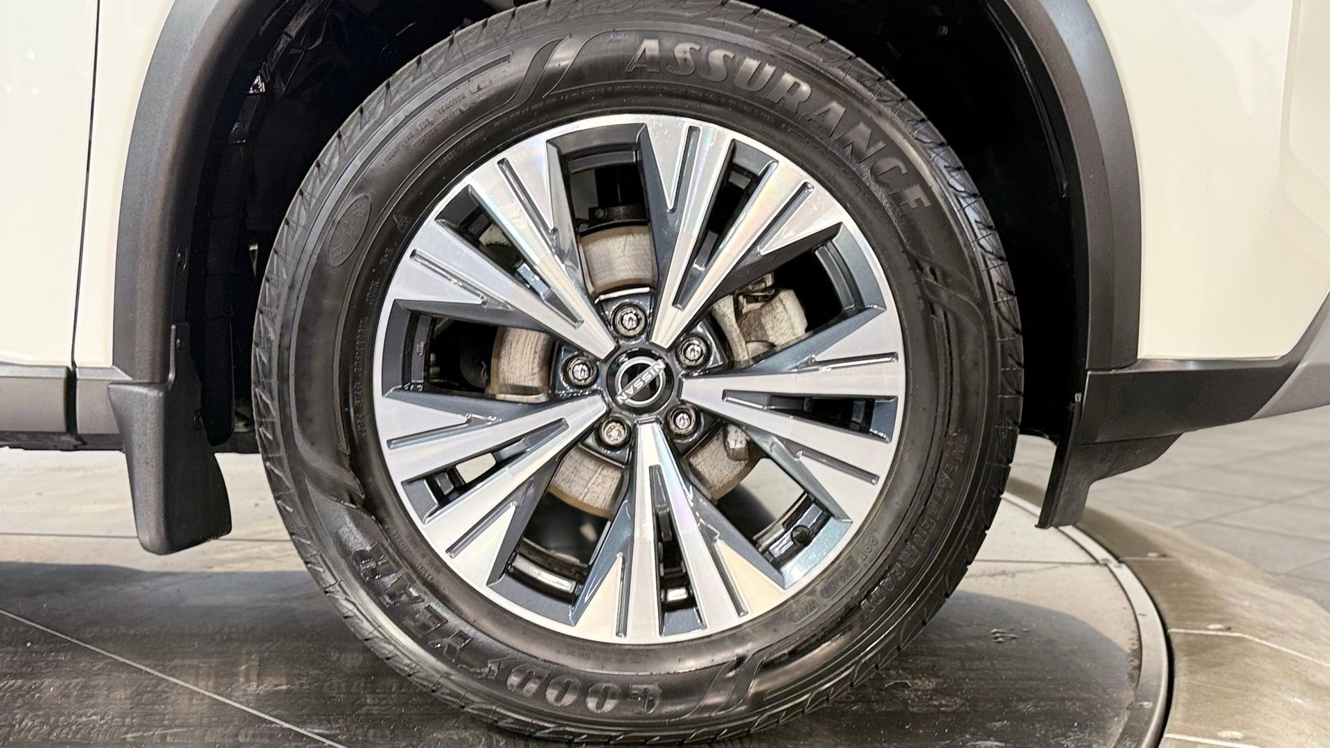 Used 2023 Nissan Rogue SV w/ SV Premium B Package image 21