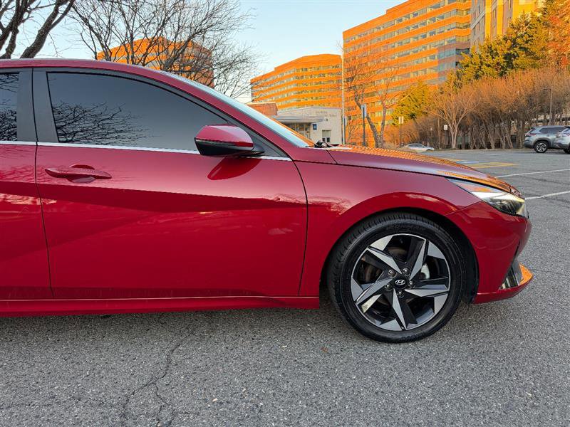 Used 2021 Hyundai Elantra Limited image 5