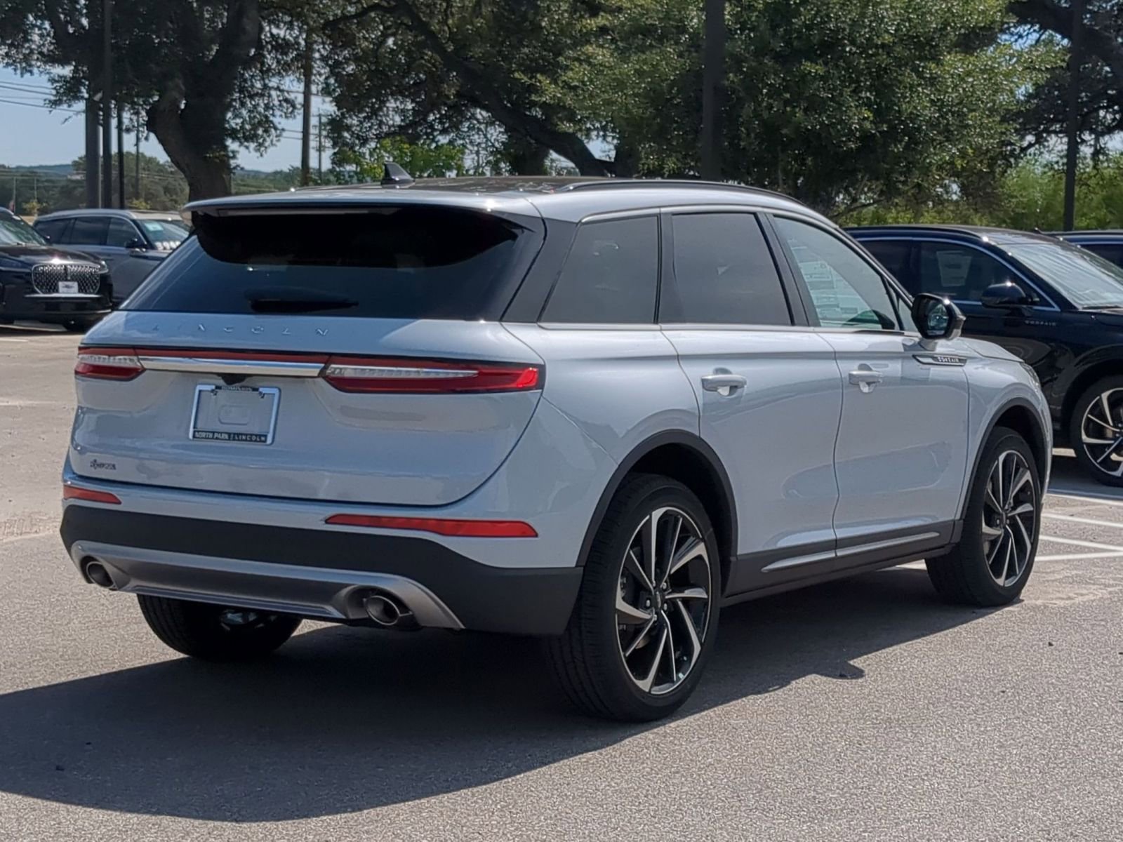 New 2026 Lincoln Corsair Reserve FWD image 3