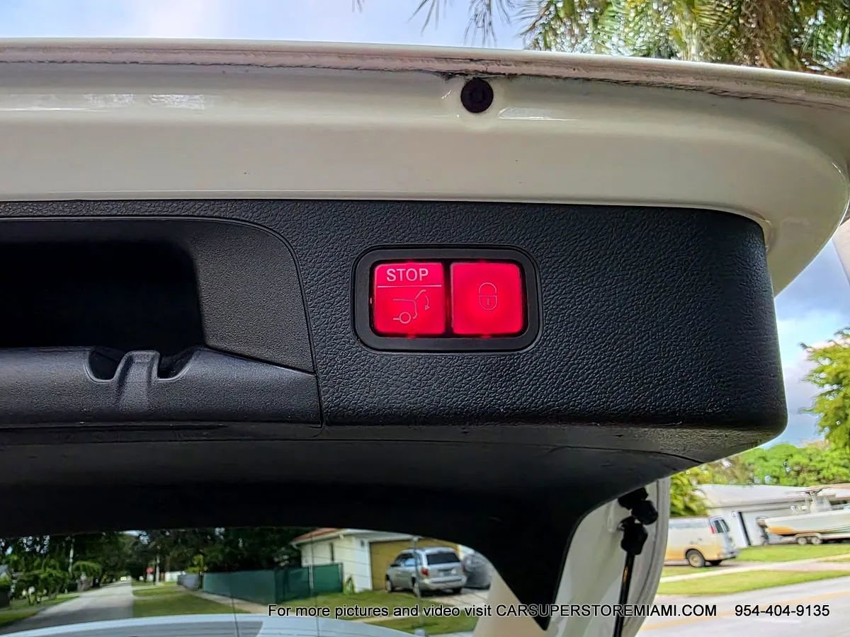 Used 2018 Mercedes-Benz GLC 300 w/ Premium Package image 34