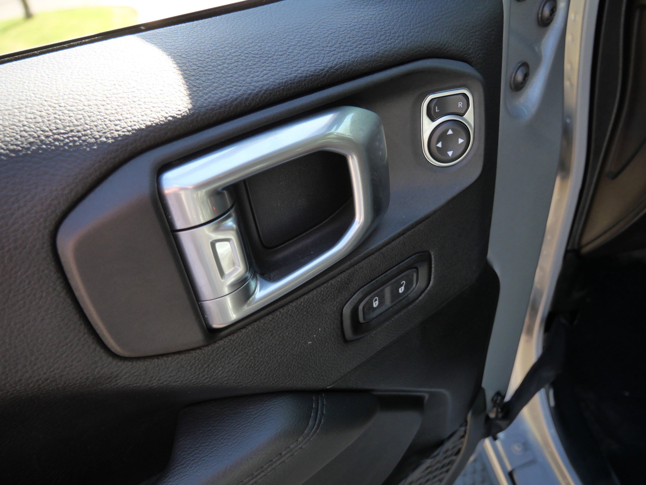 Used 2021 Jeep Wrangler Unlimited Sahara AWD/4WD image 19