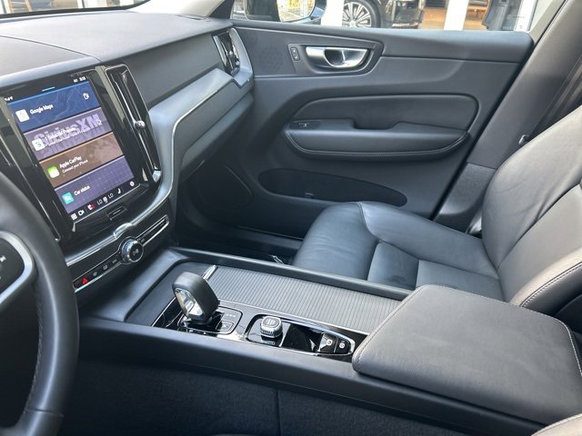 Certified 2025 Volvo XC60 B5 Core image 19