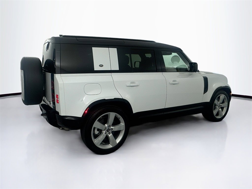Used 2023 Land Rover Defender 110 X-Dynamic SE image 5