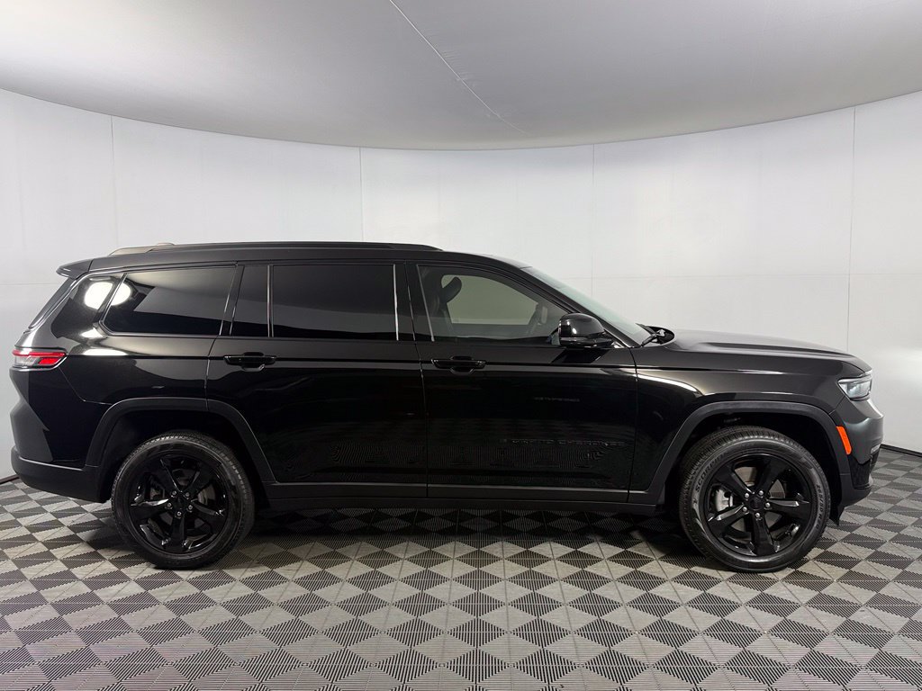 Used 2025 Jeep Grand Cherokee L Limited w/ Black Appearance Package RWD image 5