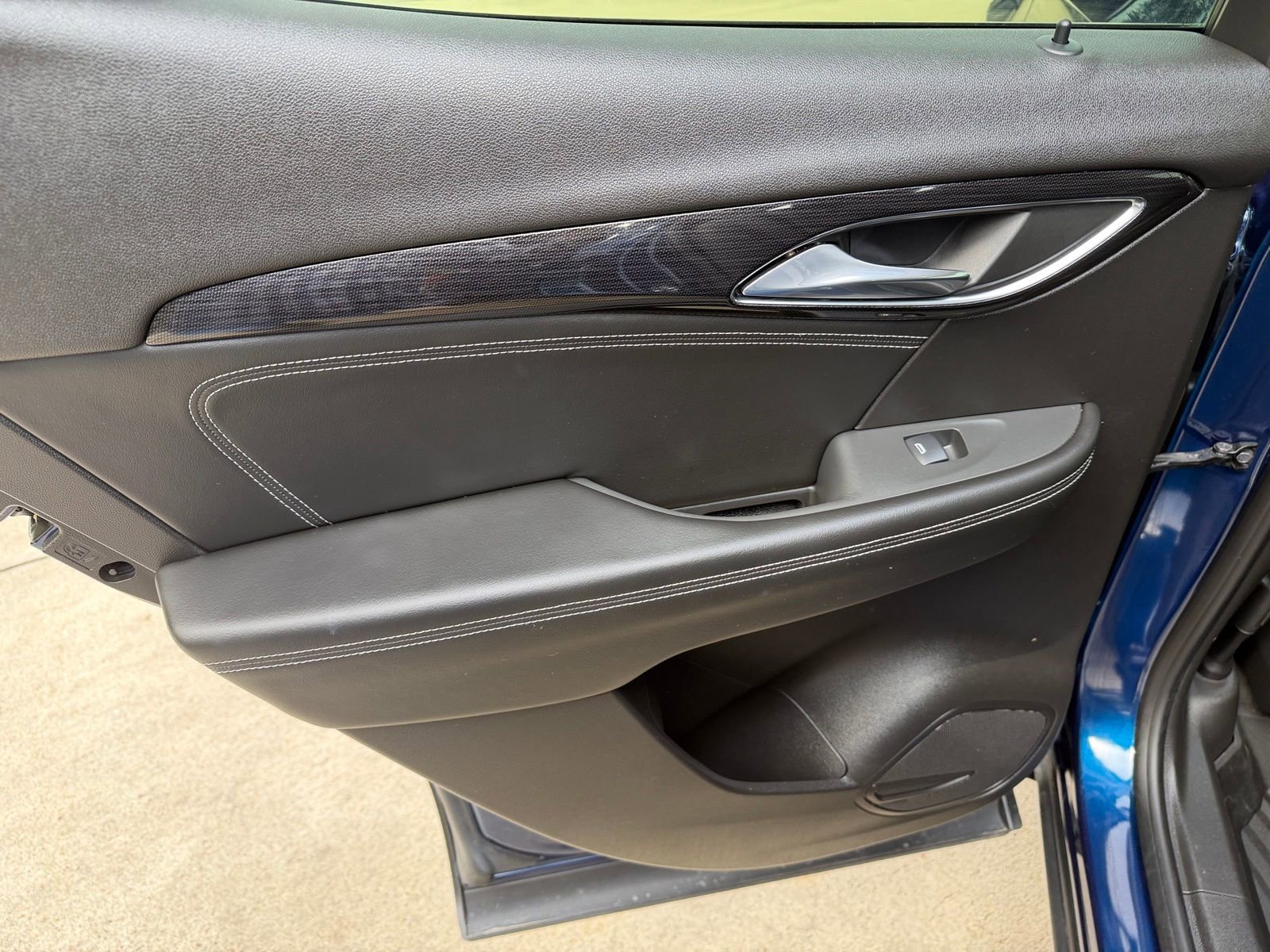 Used 2023 Buick Envision Essence image 23