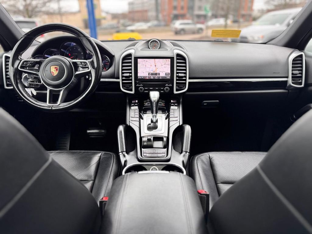 Used 2017 Porsche Cayenne AWD/4WD image 12