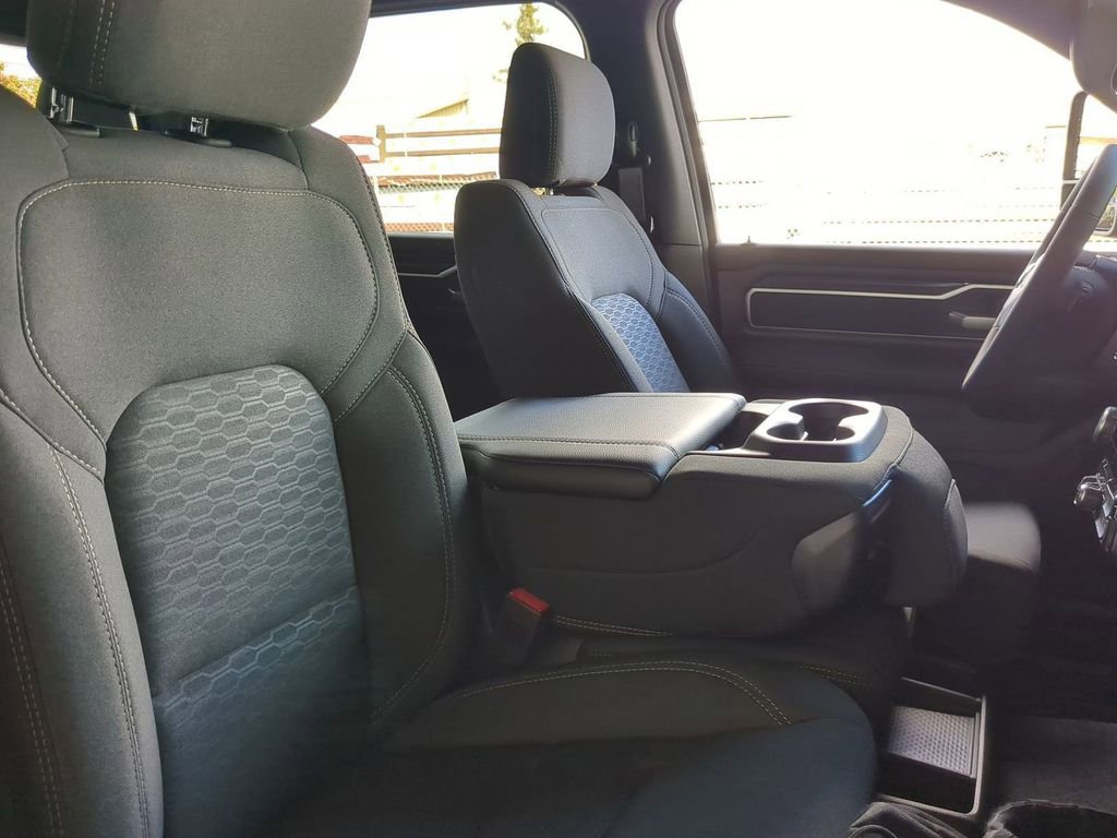 New 2026 RAM 1500 4x4 Crew Cab image 8