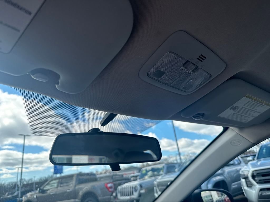 Used 2015 Toyota Corolla LE image 26