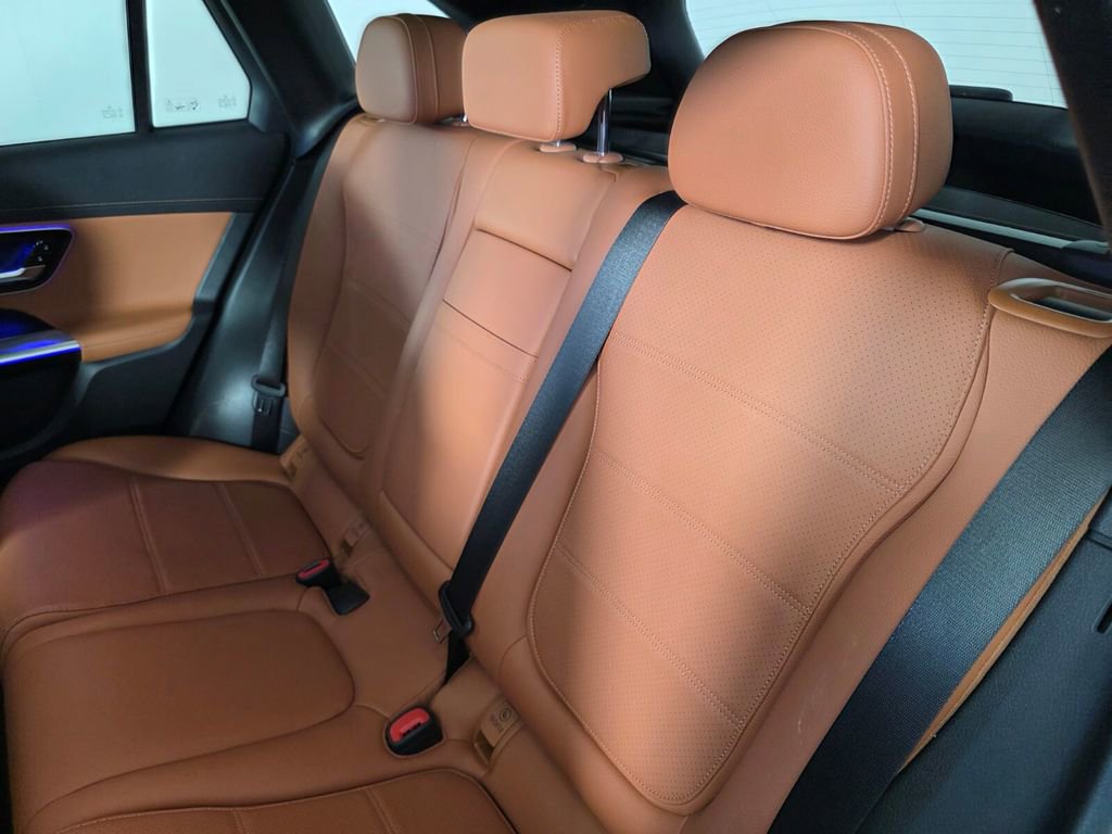 Used 2023 Mercedes-Benz GLC 300 4MATIC image 16