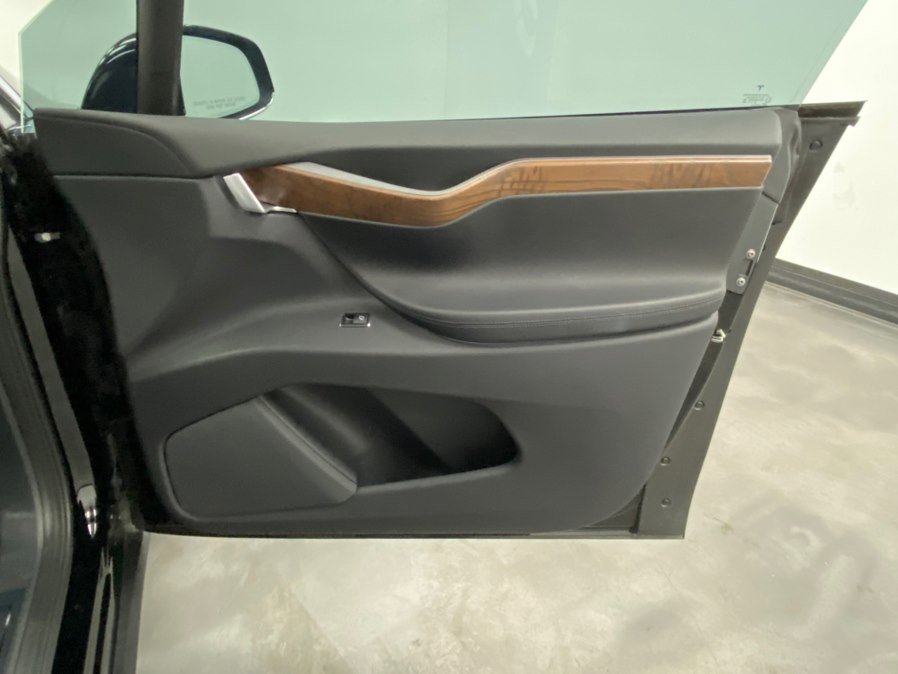 Used 2018 Tesla Model X 75D image 38