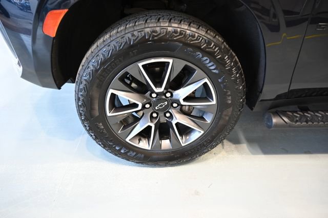 Used 2021 Chevrolet Suburban Z71 w/ Luxury Package image 32