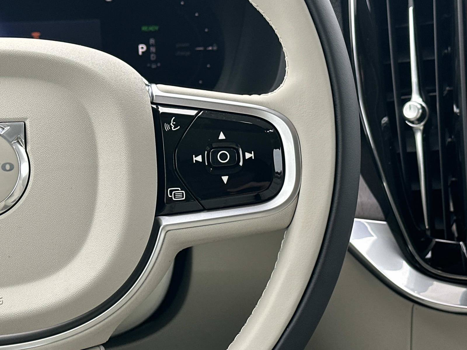New 2026 Volvo XC90 T8 Ultra w/ Protection Package Premier AWD/4WD image 9
