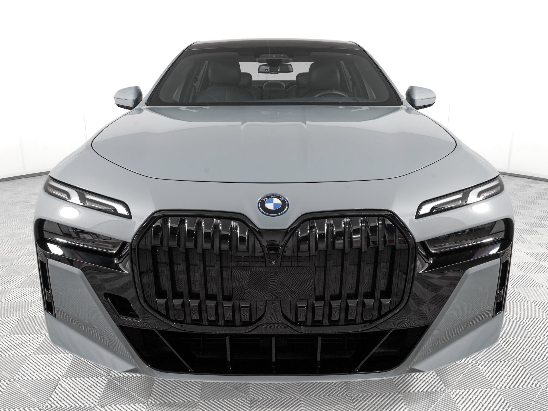 Used 2023 BMW i7 xDrive60 AWD/4WD image 2