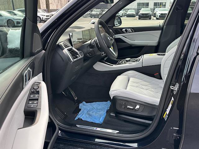 New 2026 BMW X5 xDrive50e w/ M Sport Package image 4