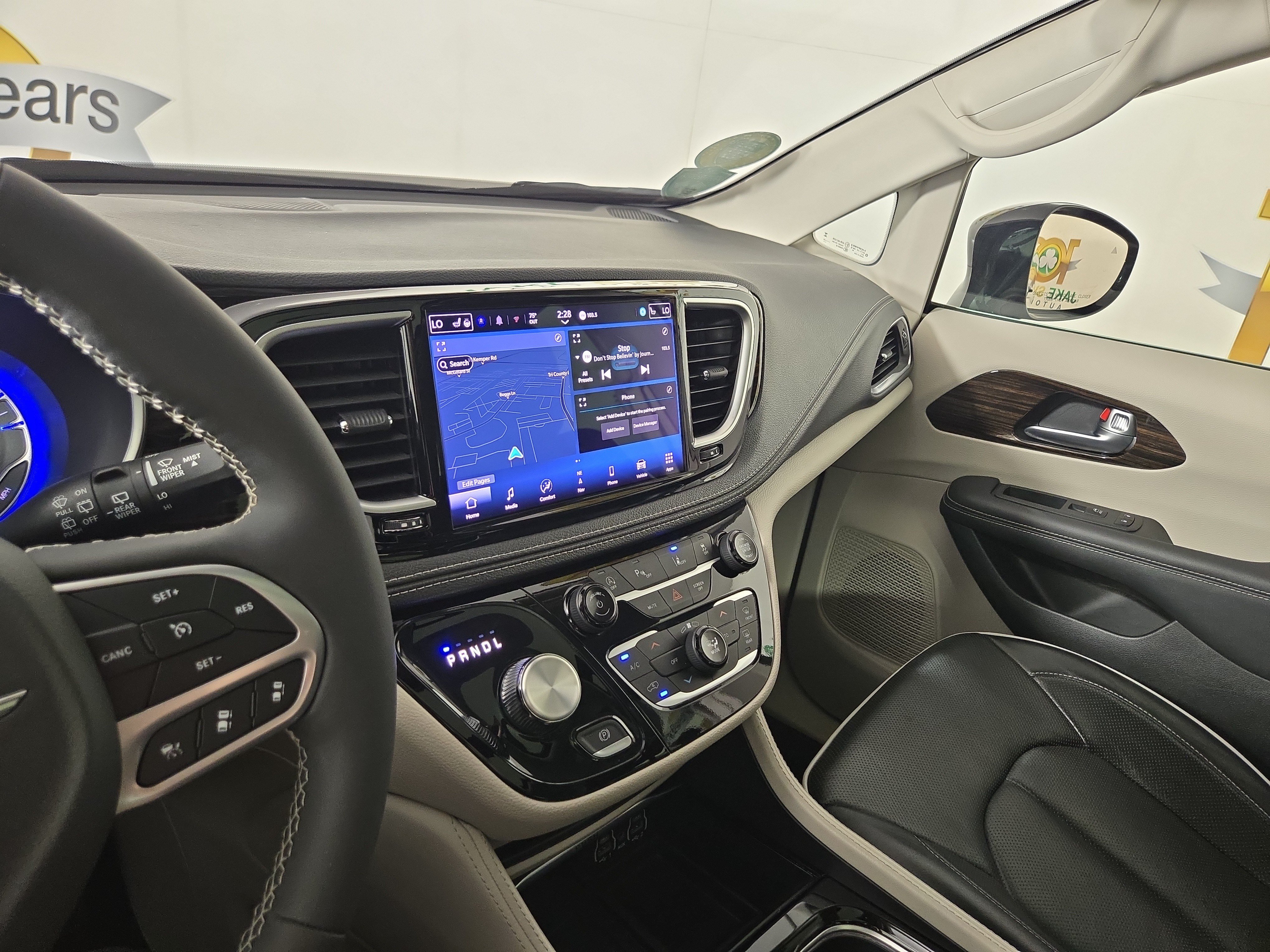 Used 2024 Chrysler Pacifica Limited FWD image 26