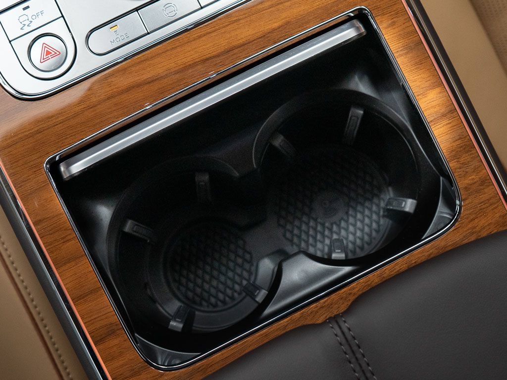 Used 2025 Bentley Flying Spur Plug-In Hybrid AWD/4WD image 35
