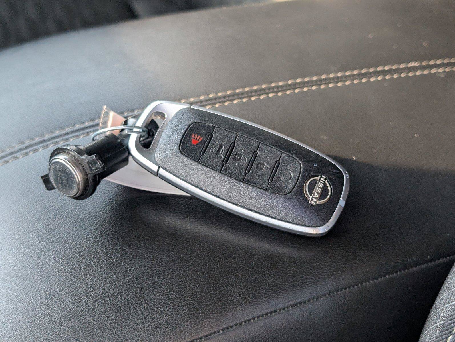 Used 2025 Nissan Pathfinder SV FWD image 15