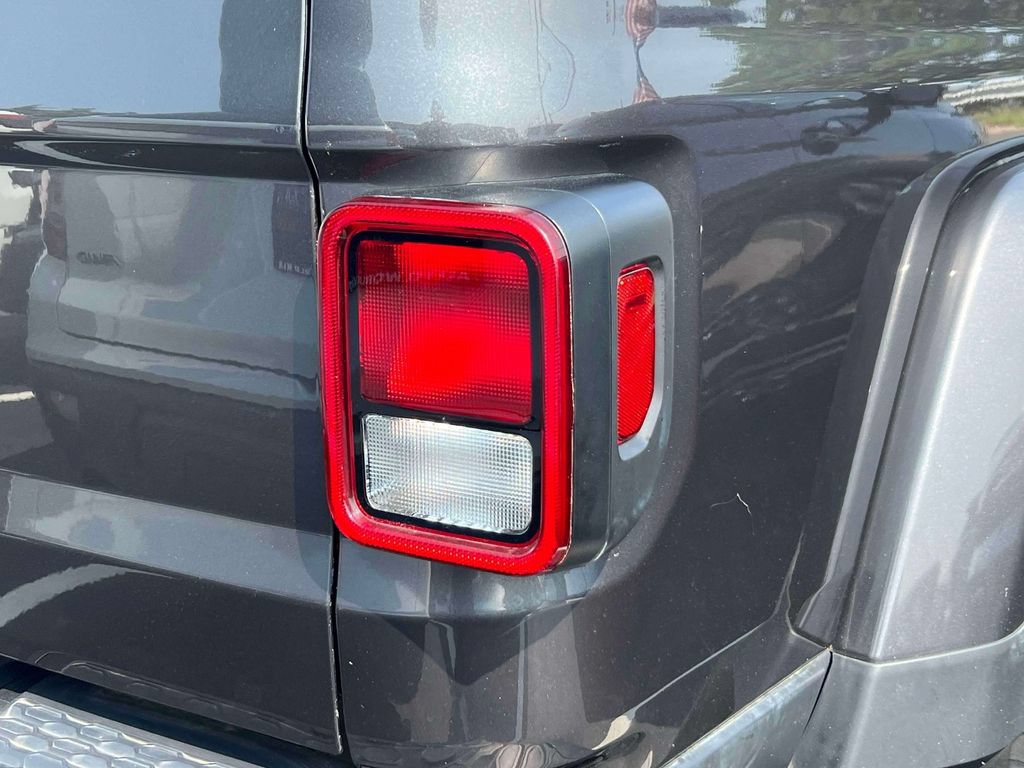 Used 2021 Jeep Gladiator Rubicon AWD/4WD image 9