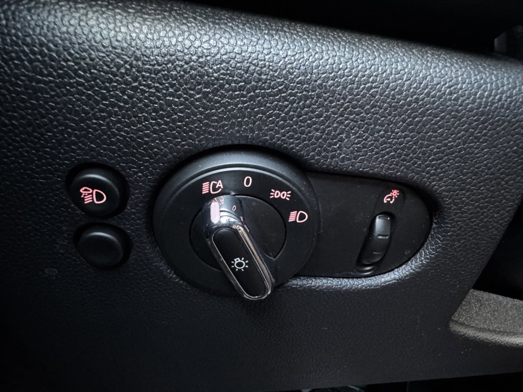 Used 2024 MINI Cooper 2-Door Hardtop FWD image 27