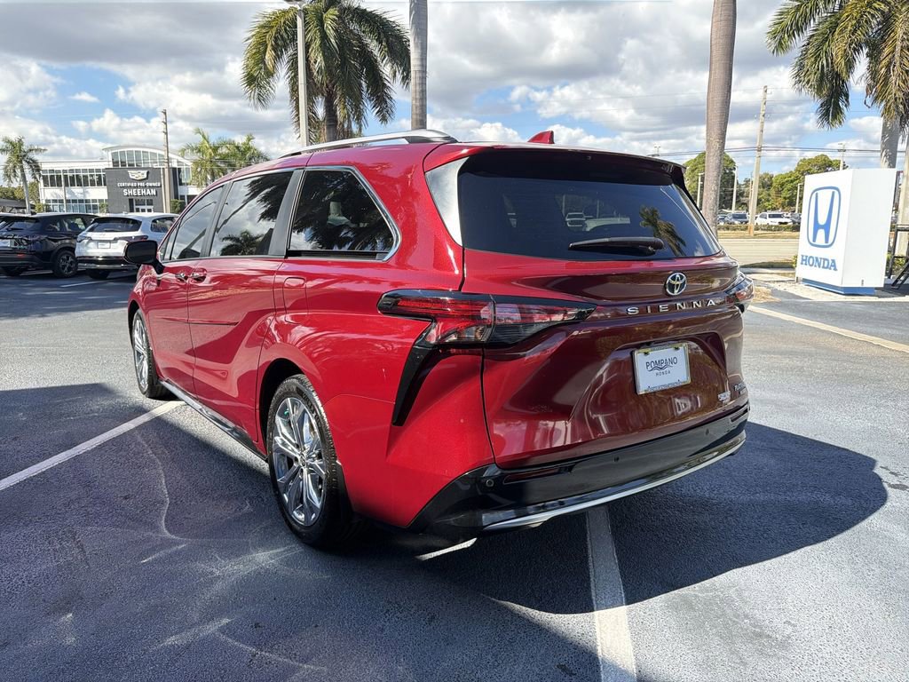Used 2024 Toyota Sienna Platinum image 6