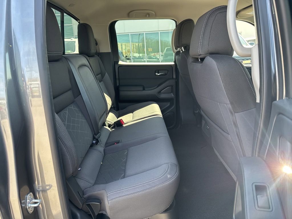 Used 2025 Nissan Frontier SV w/ Tow Package image 21