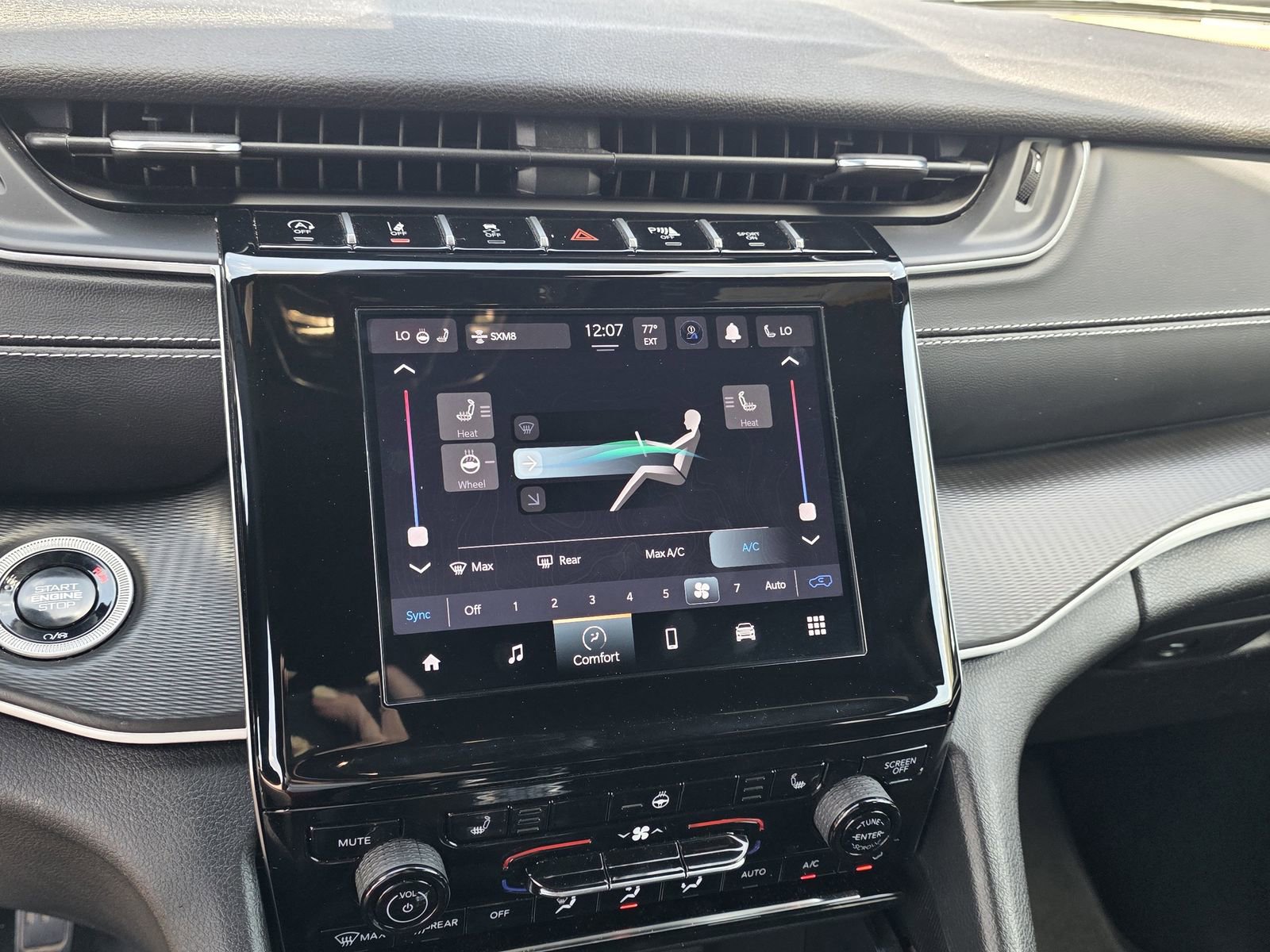 Used 2024 Jeep Grand Cherokee Altitude AWD/4WD image 12