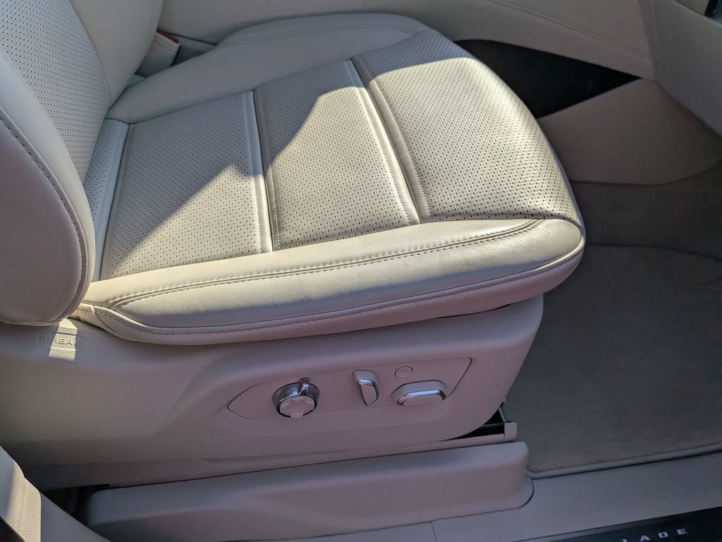 Certified 2023 Cadillac Escalade Premium Luxury Platinum AWD/4WD image 30