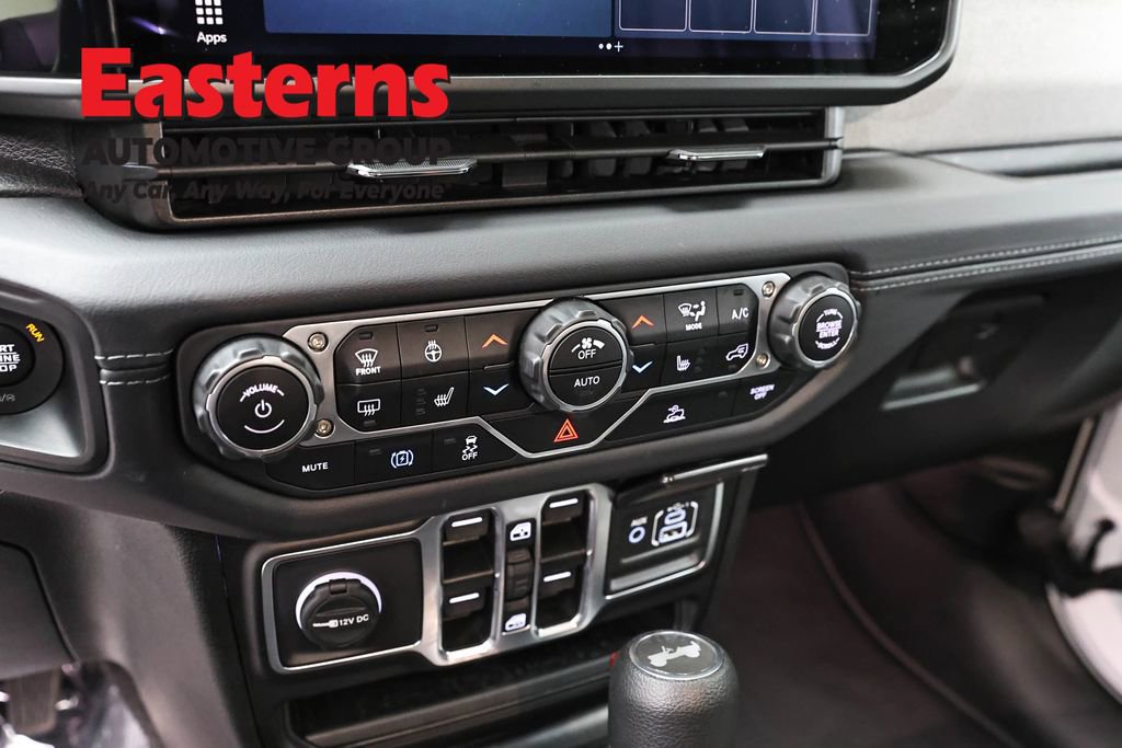 Used 2025 Jeep Wrangler Unlimited Sahara image 19